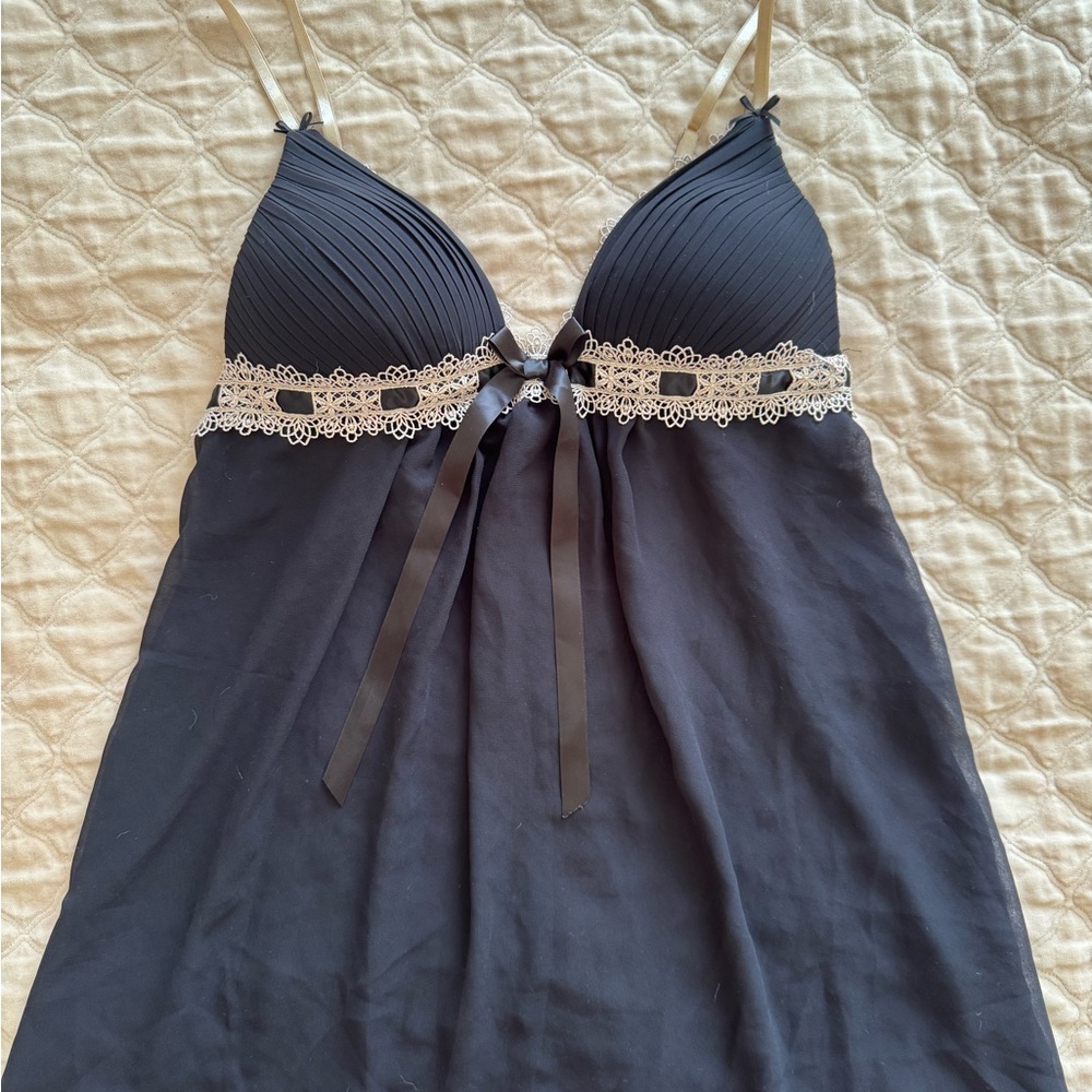 Elegant Black Lace Trim Nightgown